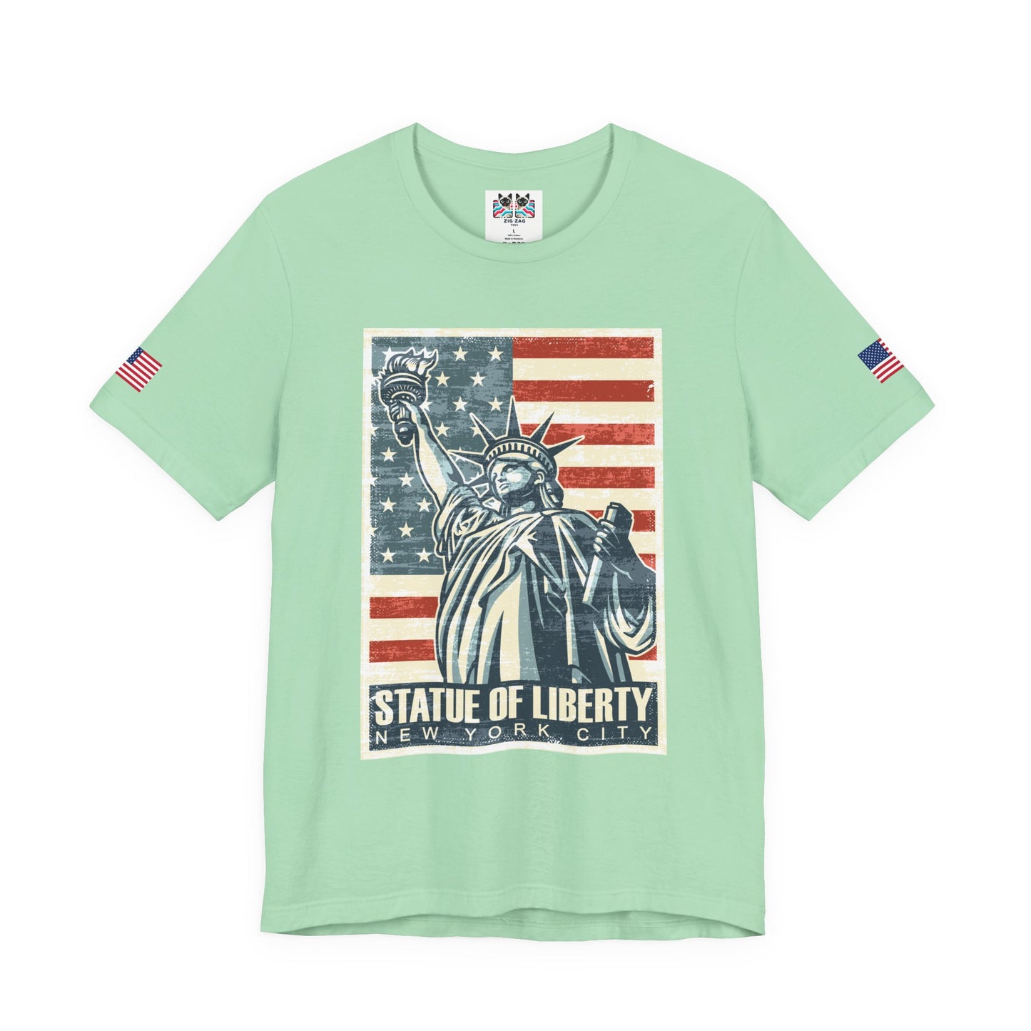 Statue of Liberty T-Shirt - Vintage NYC New York City American Flag Poster Design