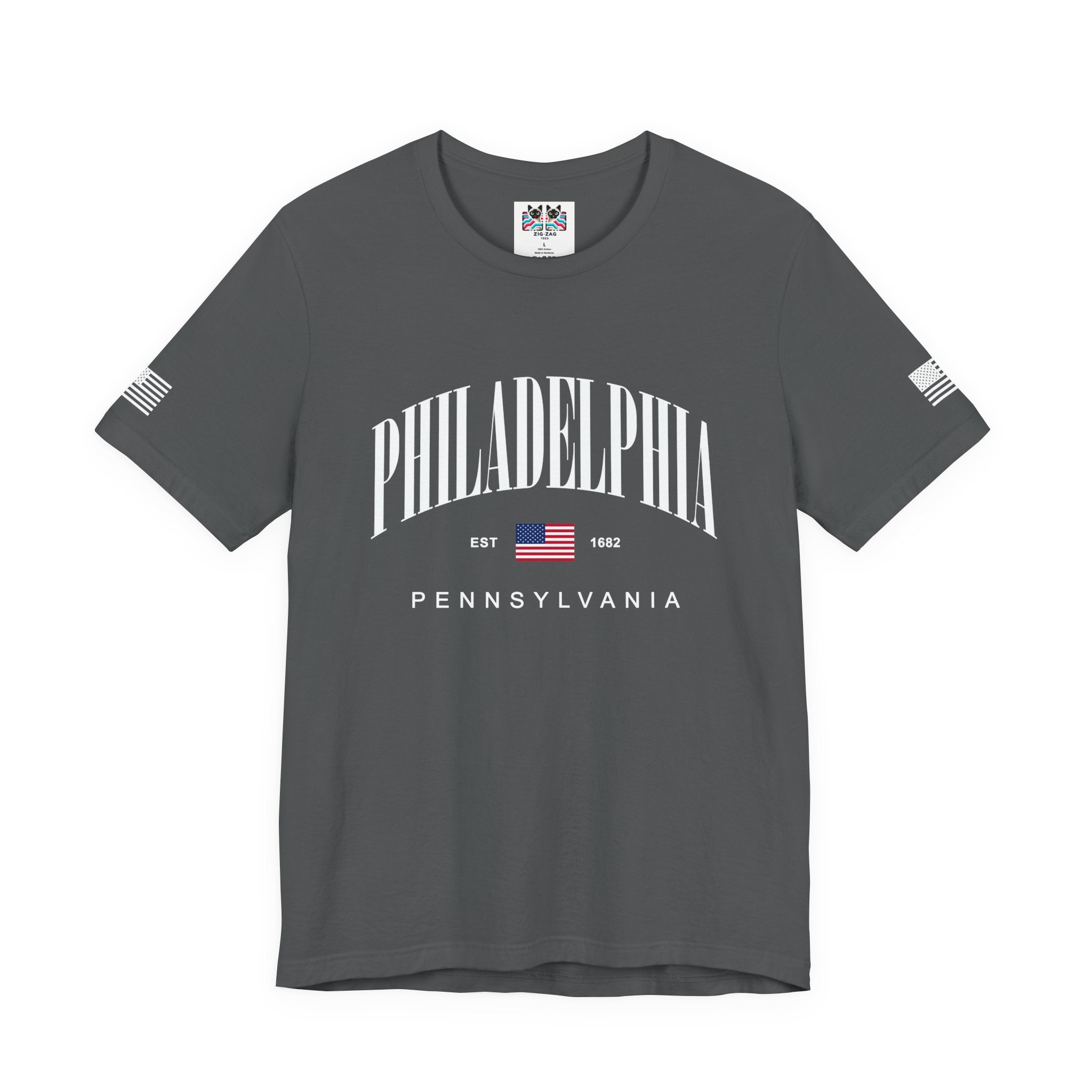 Philadelphia Pennsylvania EST 1682 T-Shirt – Arched American Flag Patriotic Typography Tee