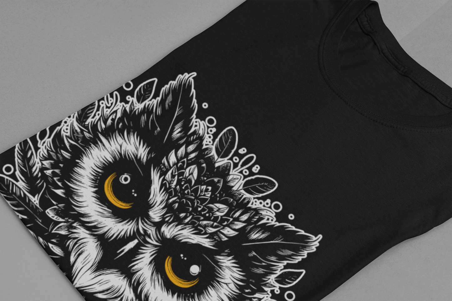 Intense Front-Facing Owl and piercing big yellow eyes Graphic T-Shirt