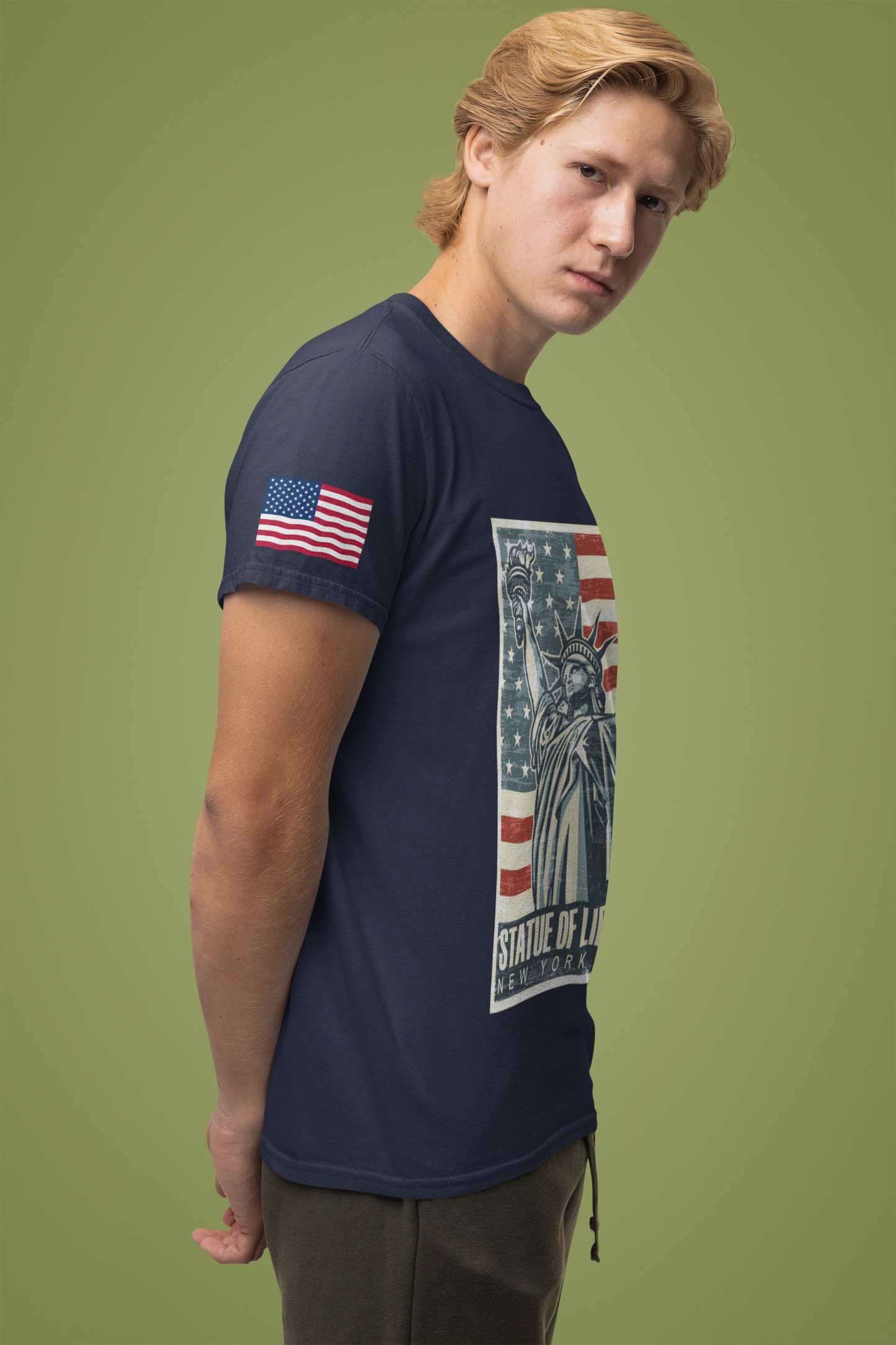 Statue of Liberty T-Shirt - Vintage NYC New York City American Flag Poster Design