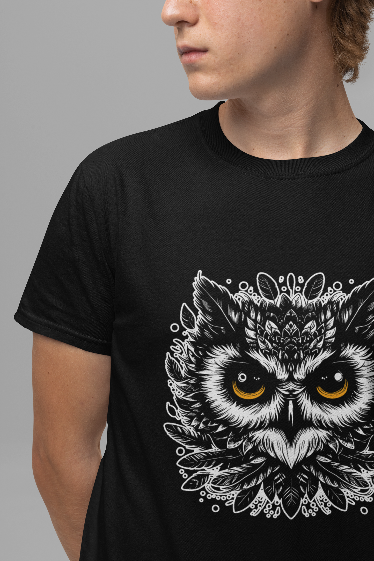 Intense Front-Facing Owl and piercing big yellow eyes Graphic T-Shirt
