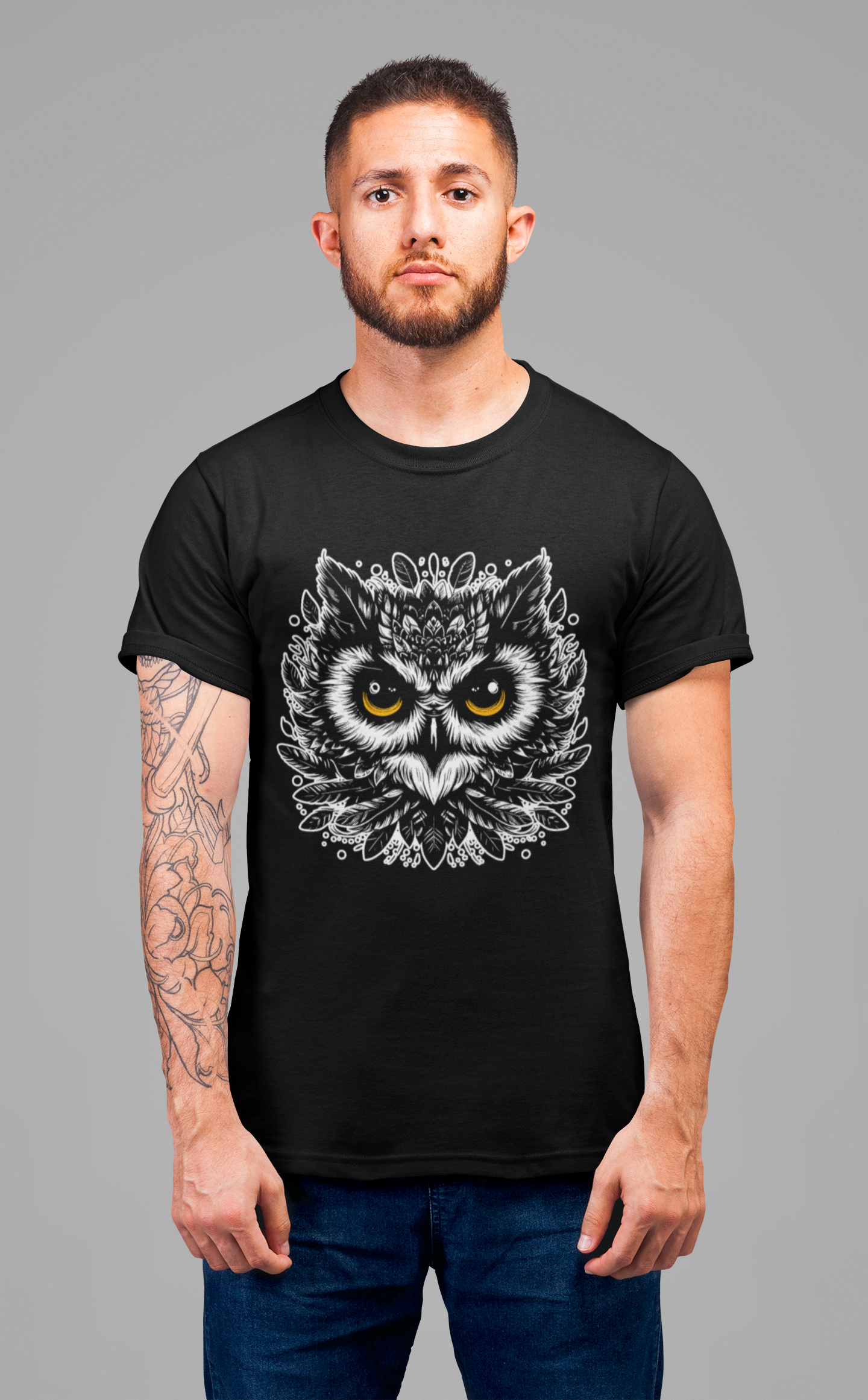 Intense Front-Facing Owl and piercing big yellow eyes Graphic T-Shirt